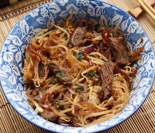 Nouilles de riz sautées au boeuf